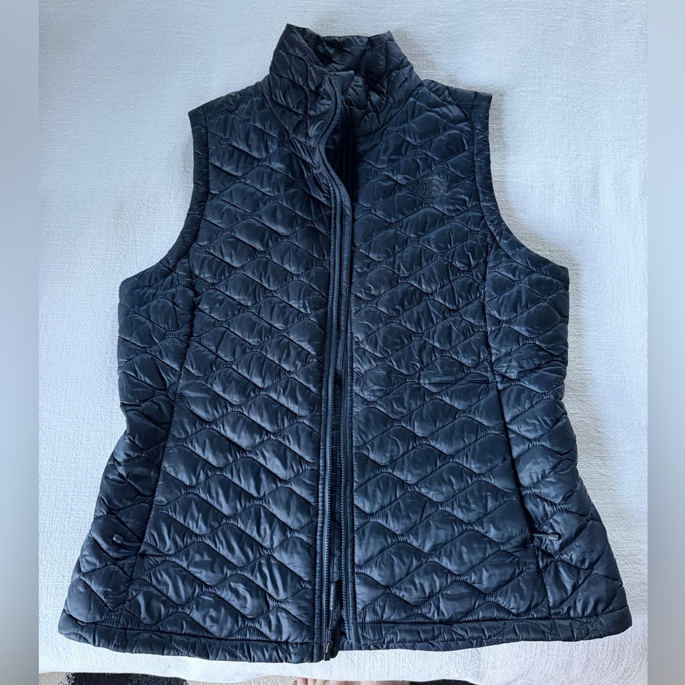The North Face Thermoball Vest - never worn - Picture 5 of 10